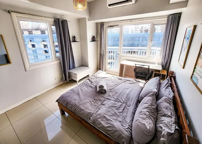 Amazing View 2br In Makati - 70sqm *
